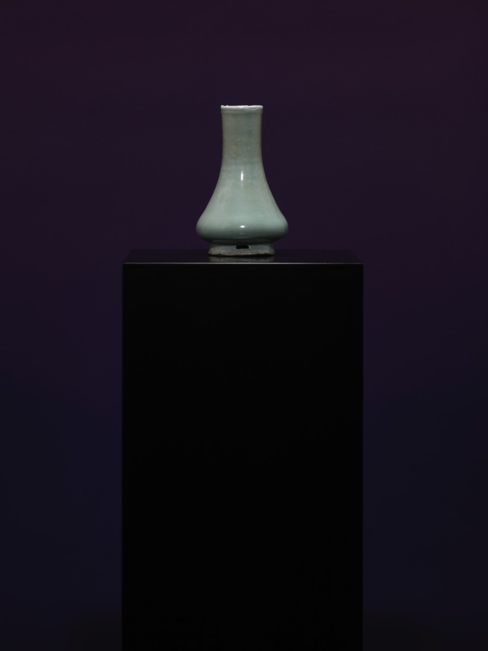 官窑青釉长颈瓶– DEJI ART MUSEUM 德基艺术博物馆