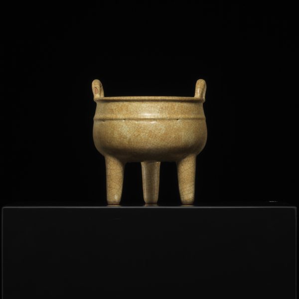 A Pale Yellow-glazed GE Incense Burner in the Style of Archaic Bronze Ritual Vessel (Ding)