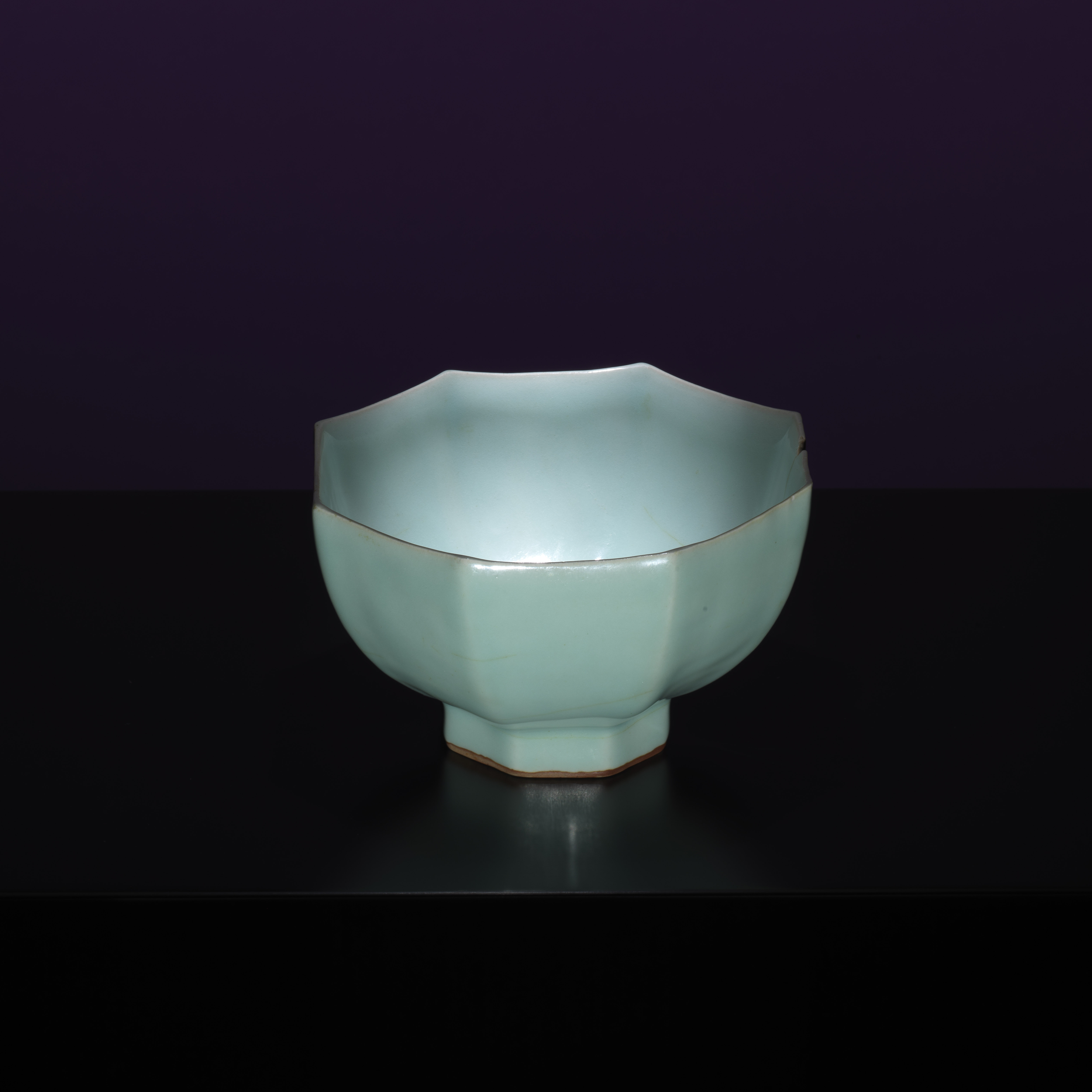 A Celadon-glazed Eight-faceted GUAN Bowl