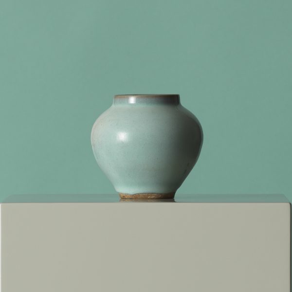 A Clair-de-lune-glazed JUN Pot