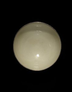 定窑白釉花卉纹钵